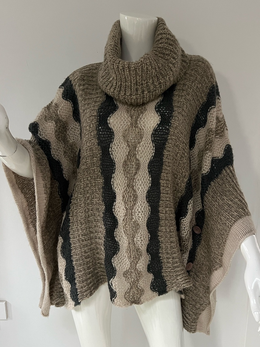 Keren Hart turtleneck Cable Wool Blend Knit Poncho Sweater women’s size S/M